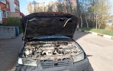 Toyota Camry, 1998 год, 250 000 рублей, 6 фотография