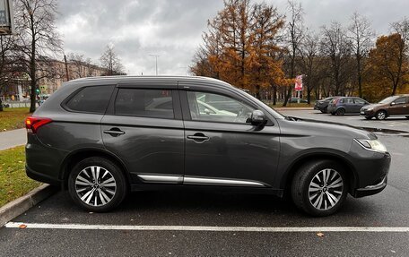 Mitsubishi Outlander III рестайлинг 3, 2020 год, 2 112 000 рублей, 5 фотография