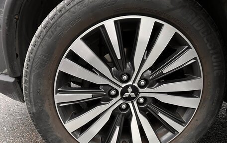 Mitsubishi Outlander III рестайлинг 3, 2020 год, 2 112 000 рублей, 10 фотография