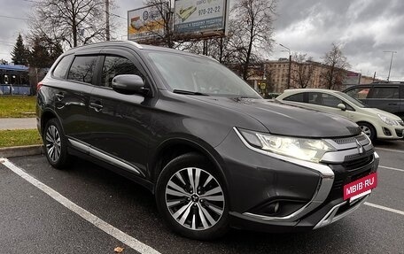 Mitsubishi Outlander III рестайлинг 3, 2020 год, 2 112 000 рублей, 6 фотография