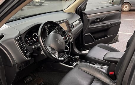 Mitsubishi Outlander III рестайлинг 3, 2020 год, 2 112 000 рублей, 38 фотография