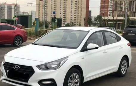 Hyundai Solaris II рестайлинг, 2018 год, 1 000 000 рублей, 2 фотография