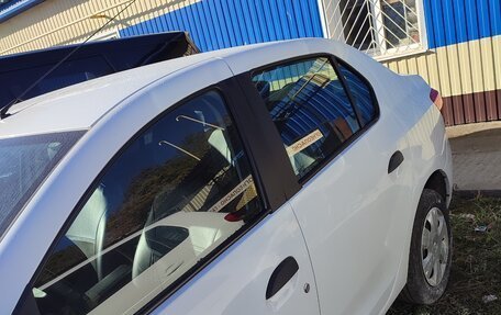 Renault Logan II, 2016 год, 650 000 рублей, 3 фотография