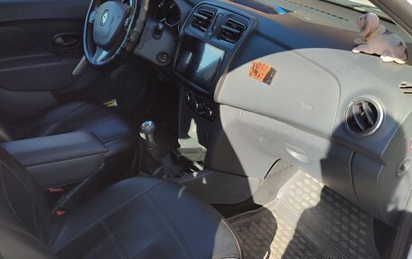 Renault Logan II, 2016 год, 650 000 рублей, 7 фотография