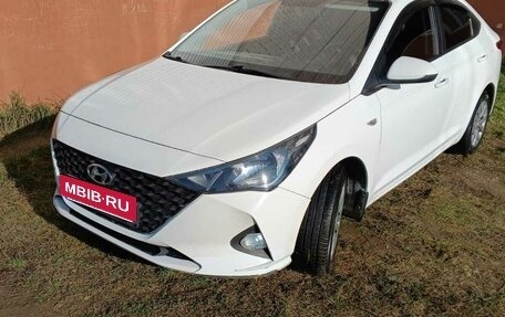 Hyundai Solaris II рестайлинг, 2020 год, 950 000 рублей, 3 фотография