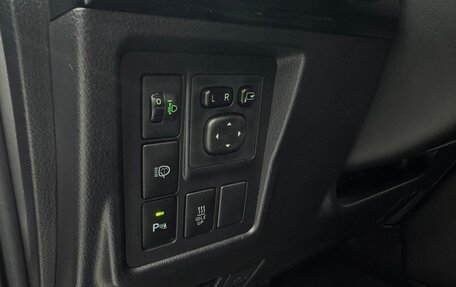 Toyota Land Cruiser Prado 150 рестайлинг 2, 2016 год, 3 800 000 рублей, 9 фотография