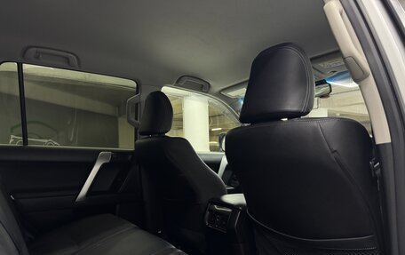 Toyota Land Cruiser Prado 150 рестайлинг 2, 2016 год, 3 800 000 рублей, 17 фотография