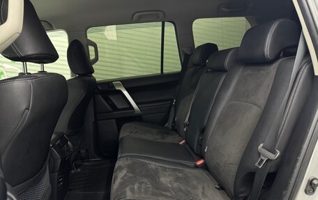 Toyota Land Cruiser Prado 150 рестайлинг 2, 2016 год, 3 800 000 рублей, 19 фотография