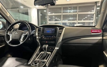 Mitsubishi Pajero Sport III рестайлинг, 2020 год, 3 375 000 рублей, 7 фотография