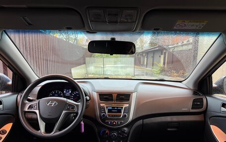 Hyundai Solaris II рестайлинг, 2015 год, 1 000 000 рублей, 3 фотография