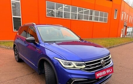 Volkswagen Tiguan II, 2021 год, 3 370 000 рублей, 2 фотография