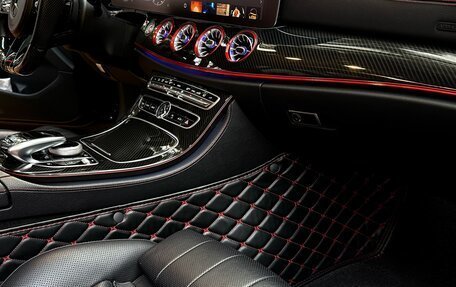 Mercedes-Benz E-Класс, 2018 год, 6 000 000 рублей, 23 фотография