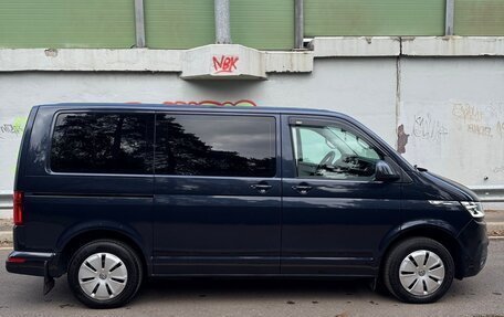 Volkswagen Caravelle T6 рестайлинг, 2021 год, 6 300 000 рублей, 3 фотография