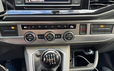 Volkswagen Caravelle T6 рестайлинг, 2021 год, 6 300 000 рублей, 16 фотография