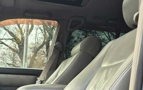 Toyota Land Cruiser 100 рестайлинг 2, 2006 год, 1 950 000 рублей, 13 фотография