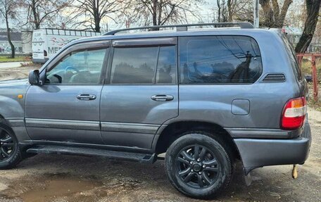 Toyota Land Cruiser 100 рестайлинг 2, 2006 год, 1 950 000 рублей, 6 фотография