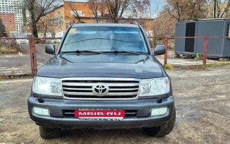Toyota Land Cruiser 100 рестайлинг 2, 2006 год, 1 950 000 рублей, 2 фотография