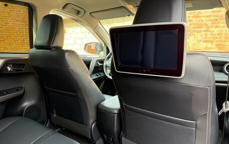 Toyota RAV4, 2019 год, 3 350 000 рублей, 15 фотография