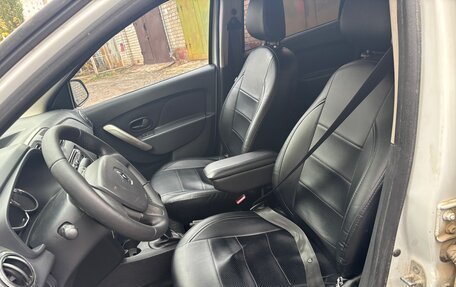 Renault Logan II, 2017 год, 550 000 рублей, 18 фотография