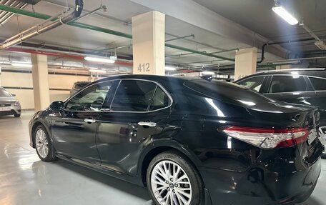 Toyota Camry, 2019 год, 3 600 000 рублей, 2 фотография