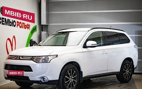 Mitsubishi Outlander III рестайлинг 3, 2013 год, 967 000 рублей, 1 фотография