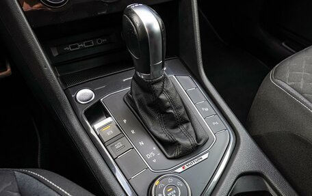 Volkswagen Tiguan II, 2018 год, 2 250 000 рублей, 13 фотография