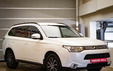 Mitsubishi Outlander III рестайлинг 3, 2013 год, 967 000 рублей, 3 фотография
