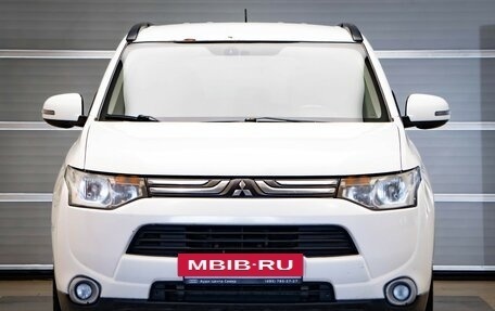 Mitsubishi Outlander III рестайлинг 3, 2013 год, 967 000 рублей, 2 фотография