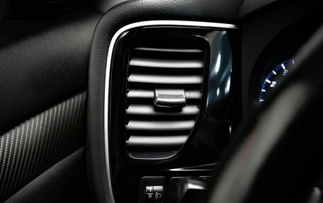 Mitsubishi Outlander III рестайлинг 3, 2013 год, 967 000 рублей, 12 фотография