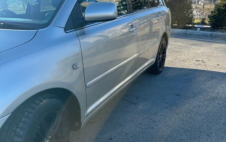 Toyota Avensis III рестайлинг, 2004 год, 780 000 рублей, 3 фотография