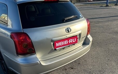 Toyota Avensis III рестайлинг, 2004 год, 780 000 рублей, 5 фотография