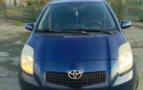 Toyota Yaris III рестайлинг, 2006 год, 445 000 рублей, 2 фотография