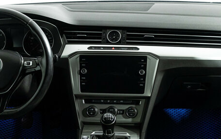 Volkswagen Passat B8 рестайлинг, 2017 год, 1 499 777 рублей, 14 фотография