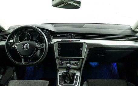 Volkswagen Passat B8 рестайлинг, 2017 год, 1 499 777 рублей, 13 фотография