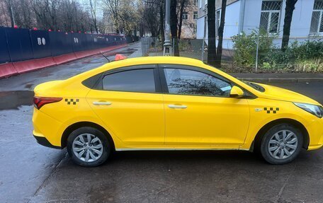 Hyundai Solaris II рестайлинг, 2020 год, 860 000 рублей, 1 фотография