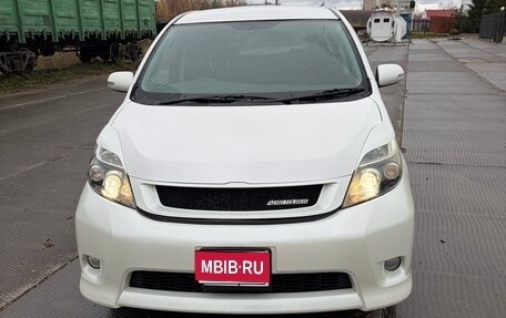 Toyota ISis I, 2011 год, 1 200 000 рублей, 1 фотография