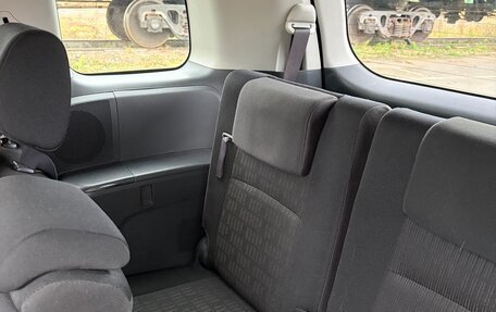 Toyota ISis I, 2011 год, 1 200 000 рублей, 12 фотография