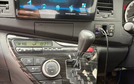 Toyota ISis I, 2011 год, 1 200 000 рублей, 8 фотография