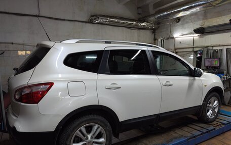 Nissan Qashqai+2 I, 2013 год, 1 350 000 рублей, 4 фотография