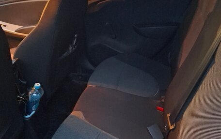 Hyundai Solaris II рестайлинг, 2011 год, 830 000 рублей, 13 фотография