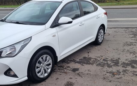 Hyundai Solaris II рестайлинг, 2020 год, 1 750 000 рублей, 3 фотография