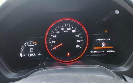 Honda Vezel, 2017 год, 1 830 000 рублей, 4 фотография