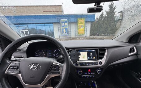 Hyundai Solaris II рестайлинг, 2017 год, 1 240 000 рублей, 3 фотография