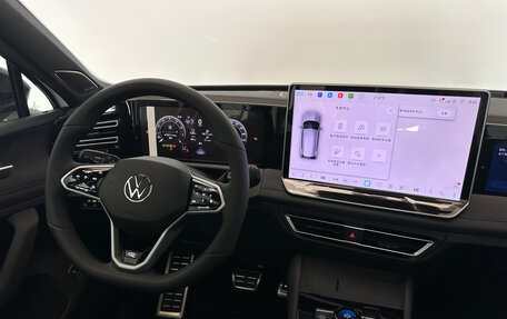 Volkswagen Tiguan, 2025 год, 4 990 000 рублей, 9 фотография