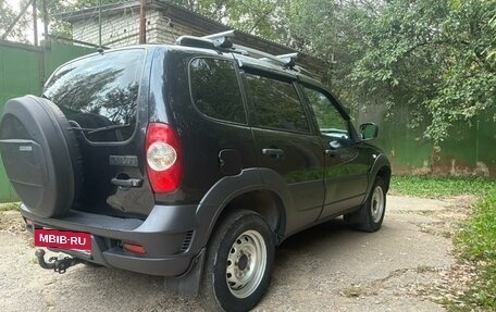 Chevrolet Niva I рестайлинг, 2018 год, 645 000 рублей, 5 фотография