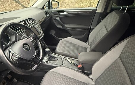 Volkswagen Tiguan II, 2017 год, 2 090 000 рублей, 13 фотография