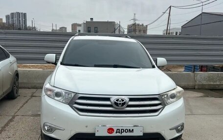 Toyota Highlander III, 2011 год, 2 000 000 рублей, 2 фотография