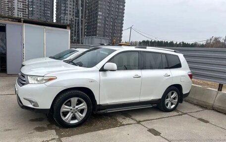 Toyota Highlander III, 2011 год, 2 000 000 рублей, 4 фотография