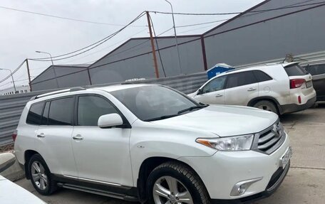 Toyota Highlander III, 2011 год, 2 000 000 рублей, 3 фотография