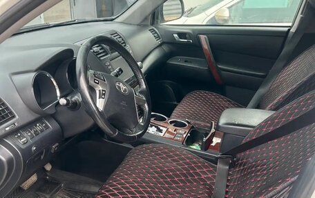 Toyota Highlander III, 2011 год, 2 000 000 рублей, 6 фотография